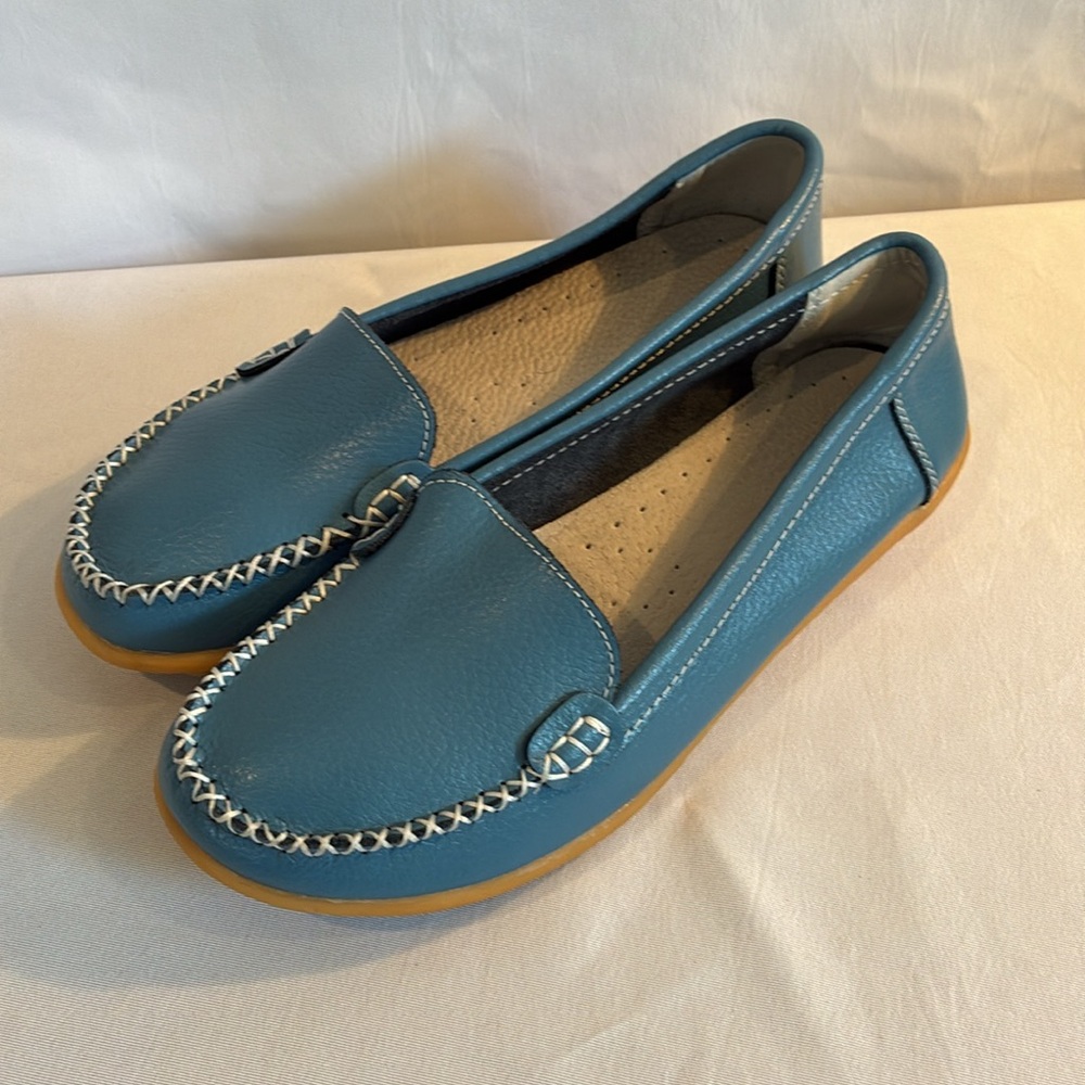 Faux blue leather slip on loafers comfort shoes size 40/7.5 preppy quiet luxury